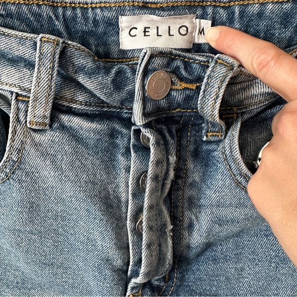 CELLO | Women’s Medium Wash Denim Midi Shorts size Medium - Picture 2 of 6